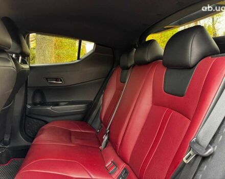 Белый Тойота C-HR, объемом двигателя 1.8 л и пробегом 79 тыс. км за 26290 $, фото 26 на Automoto.ua