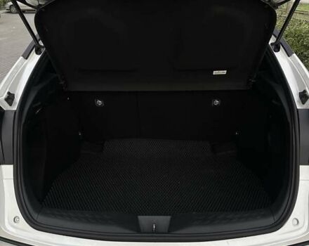 Білий Тойота C-HR, об'ємом двигуна 1.2 л та пробігом 105 тис. км за 20700 $, фото 12 на Automoto.ua