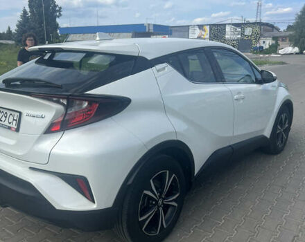 Белый Тойота C-HR, объемом двигателя 1.8 л и пробегом 71 тыс. км за 25700 $, фото 3 на Automoto.ua