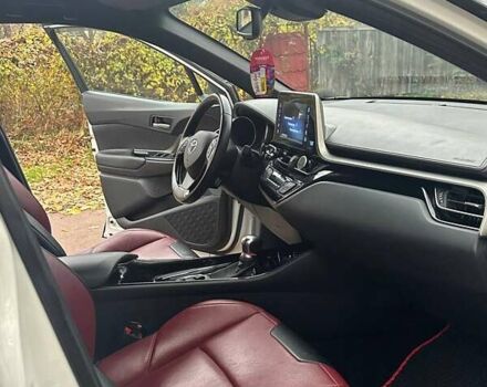Тойота C-HR 2019 в Киеве на Automoto.ua Белый Тойота C-HR, объемом двигателя 1.8 л и пробегом 79 тыс. км за 25800 $, фото 31 на Automoto.ua