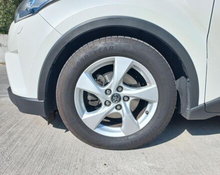 Белый Тойота C-HR, объемом двигателя 1.8 л и пробегом 113 тыс. км за 27480 $, фото 7 на Automoto.ua