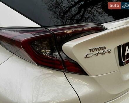 Белый Тойота C-HR, объемом двигателя 1.8 л и пробегом 79 тыс. км за 26290 $, фото 34 на Automoto.ua