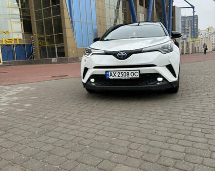 Белый Тойота C-HR, объемом двигателя 1.8 л и пробегом 66 тыс. км за 25999 $, фото 6 на Automoto.ua