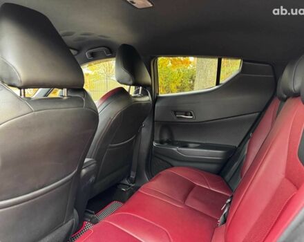 Белый Тойота C-HR, объемом двигателя 1.8 л и пробегом 79 тыс. км за 26290 $, фото 25 на Automoto.ua