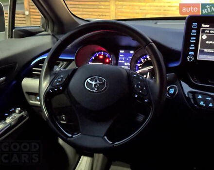 Белый Тойота C-HR, объемом двигателя 2 л и пробегом 46 тыс. км за 22000 $, фото 24 на Automoto.ua