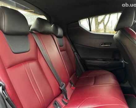 Белый Тойота C-HR, объемом двигателя 1.8 л и пробегом 79 тыс. км за 26290 $, фото 27 на Automoto.ua