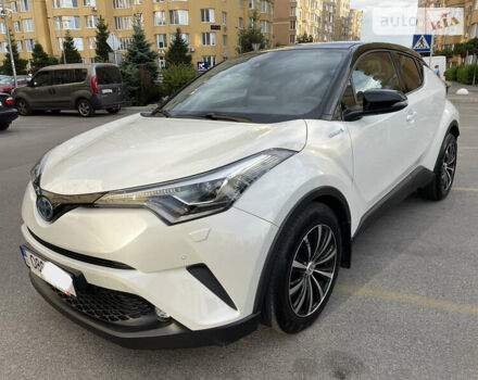 Білий Тойота C-HR, об'ємом двигуна 1.8 л та пробігом 54 тис. км за 27200 $, фото 3 на Automoto.ua