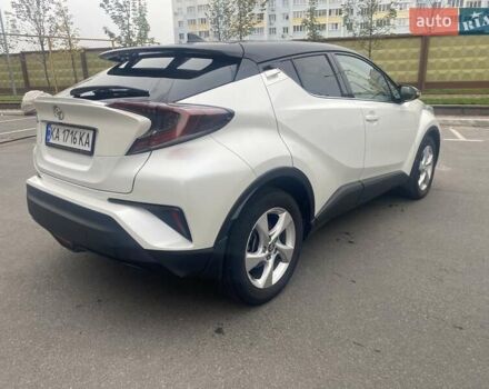 Белый Тойота C-HR, объемом двигателя 1.2 л и пробегом 91 тыс. км за 20700 $, фото 3 на Automoto.ua