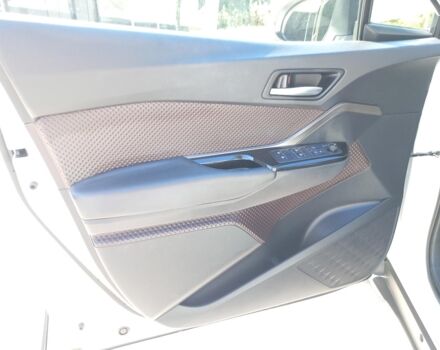 Белый Тойота C-HR, объемом двигателя 1.8 л и пробегом 113 тыс. км за 27480 $, фото 21 на Automoto.ua