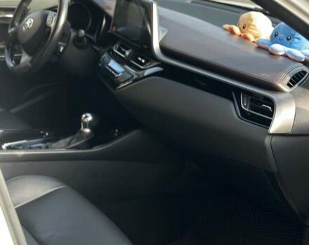 Білий Тойота C-HR, об'ємом двигуна 1.2 л та пробігом 105 тис. км за 20700 $, фото 13 на Automoto.ua