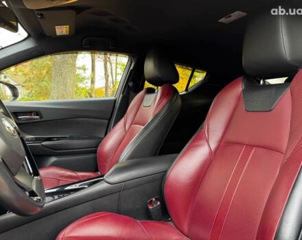 Белый Тойота C-HR, объемом двигателя 1.8 л и пробегом 79 тыс. км за 26290 $, фото 18 на Automoto.ua