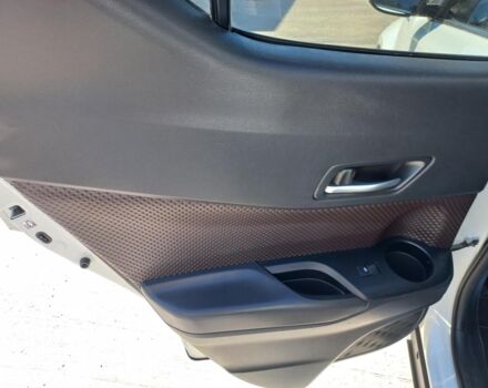 Белый Тойота C-HR, объемом двигателя 1.8 л и пробегом 113 тыс. км за 27480 $, фото 34 на Automoto.ua