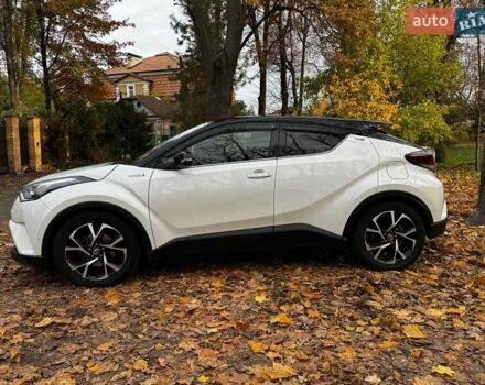 Белый Тойота C-HR, объемом двигателя 1.8 л и пробегом 79 тыс. км за 26290 $, фото 11 на Automoto.ua