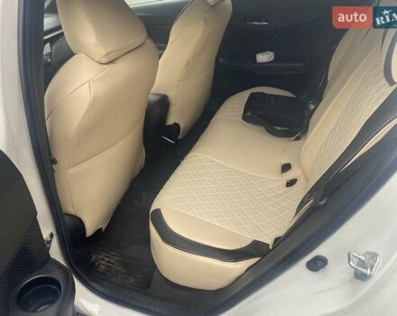 Белый Тойота C-HR, объемом двигателя 1.2 л и пробегом 91 тыс. км за 20700 $, фото 5 на Automoto.ua