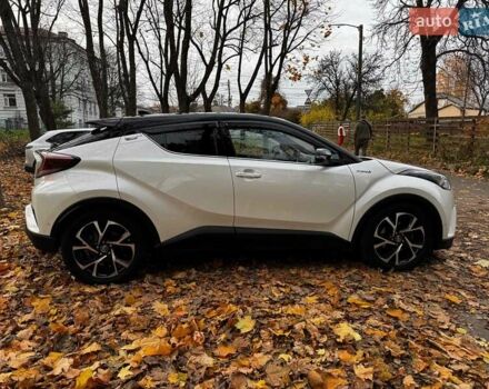Белый Тойота C-HR, объемом двигателя 1.8 л и пробегом 79 тыс. км за 26290 $, фото 5 на Automoto.ua