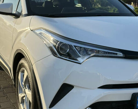 Білий Тойота C-HR, об'ємом двигуна 1.8 л та пробігом 105 тис. км за 25000 $, фото 3 на Automoto.ua