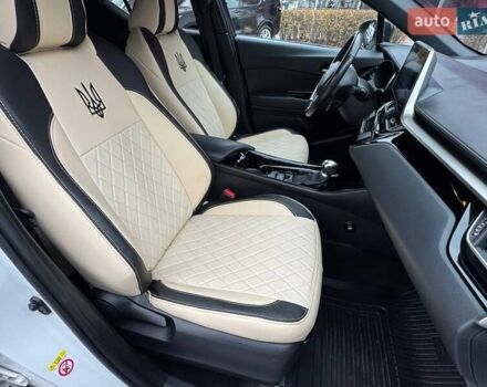 Белый Тойота C-HR, объемом двигателя 1.2 л и пробегом 92 тыс. км за 20490 $, фото 10 на Automoto.ua