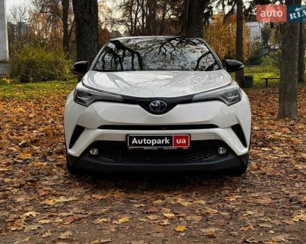 Белый Тойота C-HR, объемом двигателя 1.8 л и пробегом 79 тыс. км за 26290 $, фото 1 на Automoto.ua