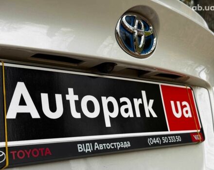 Белый Тойота C-HR, объемом двигателя 1.8 л и пробегом 79 тыс. км за 26290 $, фото 35 на Automoto.ua