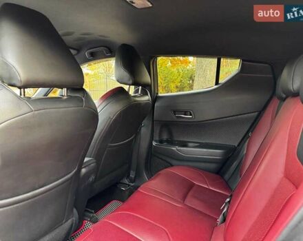 Белый Тойота C-HR, объемом двигателя 1.8 л и пробегом 79 тыс. км за 26290 $, фото 25 на Automoto.ua