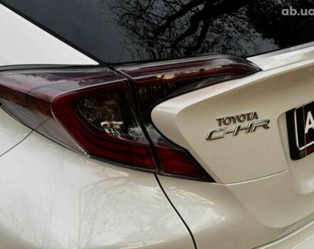 Белый Тойота C-HR, объемом двигателя 1.8 л и пробегом 79 тыс. км за 26290 $, фото 34 на Automoto.ua
