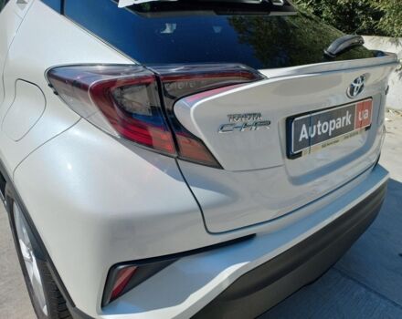 Белый Тойота C-HR, объемом двигателя 1.8 л и пробегом 113 тыс. км за 27480 $, фото 11 на Automoto.ua