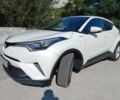 Белый Тойота C-HR, объемом двигателя 1.8 л и пробегом 113 тыс. км за 27480 $, фото 1 на Automoto.ua
