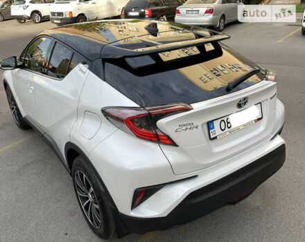 Білий Тойота C-HR, об'ємом двигуна 1.8 л та пробігом 54 тис. км за 27200 $, фото 16 на Automoto.ua