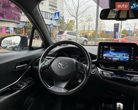 Белый Тойота C-HR, объемом двигателя 1.2 л и пробегом 92 тыс. км за 20490 $, фото 12 на Automoto.ua