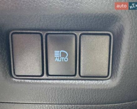 Белый Тойота C-HR, объемом двигателя 1.2 л и пробегом 92 тыс. км за 20490 $, фото 17 на Automoto.ua