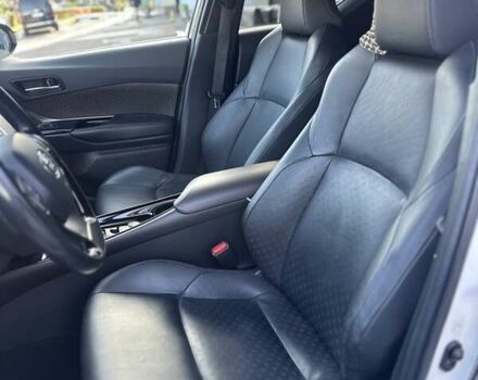 Білий Тойота C-HR, об'ємом двигуна 1.2 л та пробігом 105 тис. км за 20700 $, фото 18 на Automoto.ua