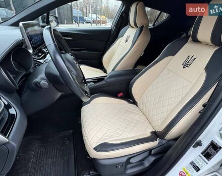 Белый Тойота C-HR, объемом двигателя 1.2 л и пробегом 92 тыс. км за 20490 $, фото 7 на Automoto.ua