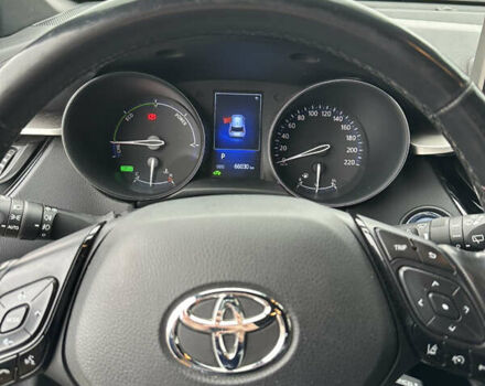 Белый Тойота C-HR, объемом двигателя 1.8 л и пробегом 66 тыс. км за 25999 $, фото 12 на Automoto.ua