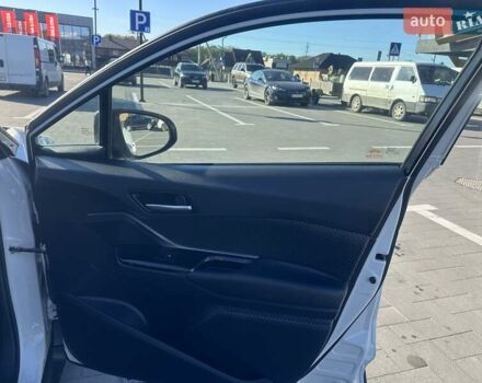 Білий Тойота C-HR, об'ємом двигуна 1.8 л та пробігом 92 тис. км за 25500 $, фото 14 на Automoto.ua