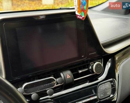 Белый Тойота C-HR, объемом двигателя 1.8 л и пробегом 79 тыс. км за 26290 $, фото 21 на Automoto.ua