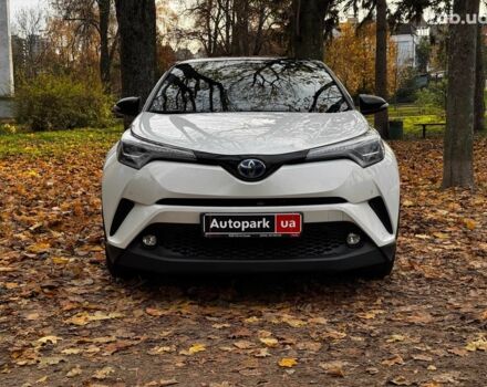 Белый Тойота C-HR, объемом двигателя 1.8 л и пробегом 79 тыс. км за 26290 $, фото 1 на Automoto.ua