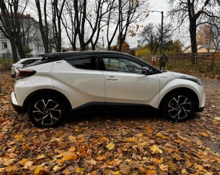 Белый Тойота C-HR, объемом двигателя 1.8 л и пробегом 79 тыс. км за 26290 $, фото 5 на Automoto.ua