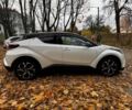 Белый Тойота C-HR, объемом двигателя 1.8 л и пробегом 79 тыс. км за 26290 $, фото 5 на Automoto.ua