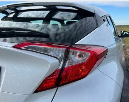 Білий Тойота C-HR, об'ємом двигуна 2 л та пробігом 58 тис. км за 10000 $, фото 4 на Automoto.ua