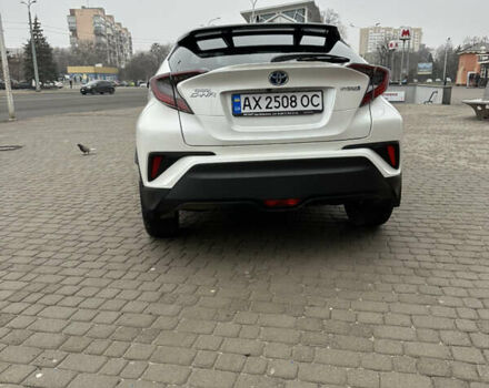 Белый Тойота C-HR, объемом двигателя 1.8 л и пробегом 66 тыс. км за 25999 $, фото 5 на Automoto.ua