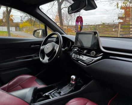 Белый Тойота C-HR, объемом двигателя 1.8 л и пробегом 79 тыс. км за 26290 $, фото 29 на Automoto.ua