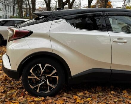 Белый Тойота C-HR, объемом двигателя 1.8 л и пробегом 79 тыс. км за 26290 $, фото 4 на Automoto.ua