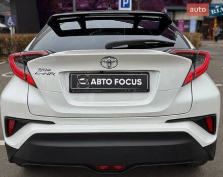 Белый Тойота C-HR, объемом двигателя 1.2 л и пробегом 92 тыс. км за 20490 $, фото 5 на Automoto.ua