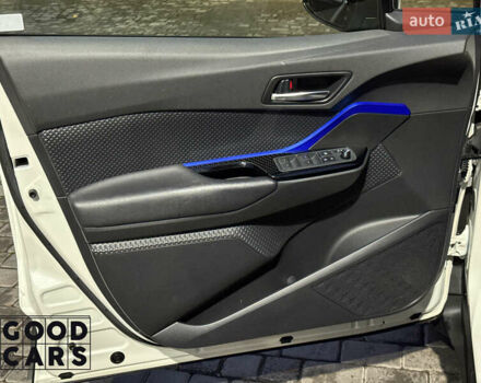 Белый Тойота C-HR, объемом двигателя 2 л и пробегом 46 тыс. км за 22000 $, фото 15 на Automoto.ua