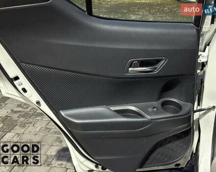 Белый Тойота C-HR, объемом двигателя 2 л и пробегом 46 тыс. км за 22000 $, фото 21 на Automoto.ua