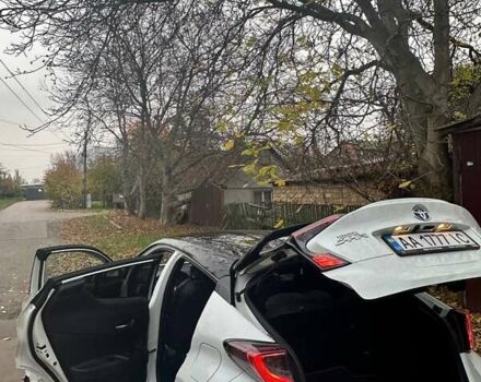 Тойота C-HR 2019 в Киеве на Automoto.ua Белый Тойота C-HR, объемом двигателя 1.8 л и пробегом 79 тыс. км за 25800 $, фото 33 на Automoto.ua