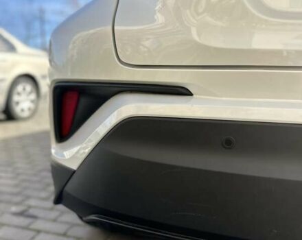 Білий Тойота C-HR, об'ємом двигуна 1.2 л та пробігом 105 тис. км за 20700 $, фото 10 на Automoto.ua