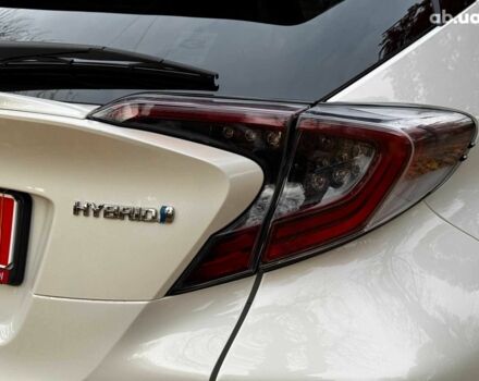 Белый Тойота C-HR, объемом двигателя 1.8 л и пробегом 79 тыс. км за 26290 $, фото 36 на Automoto.ua