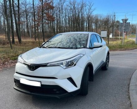 Білий Тойота C-HR, об'ємом двигуна 2 л та пробігом 58 тис. км за 10000 $, фото 1 на Automoto.ua