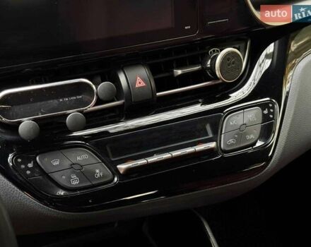 Белый Тойота C-HR, объемом двигателя 1.8 л и пробегом 79 тыс. км за 26290 $, фото 22 на Automoto.ua